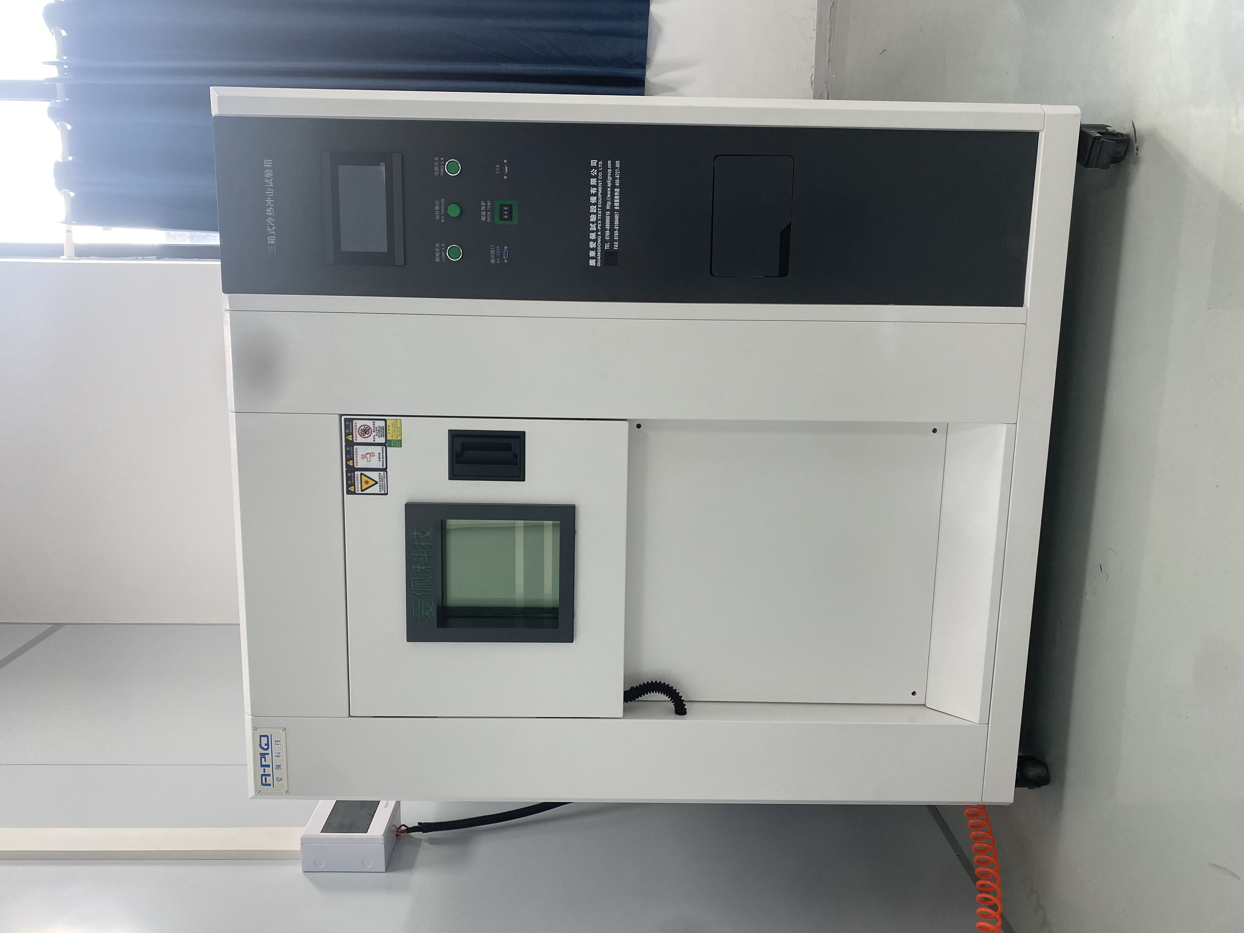 信號(hào)器材冷熱沖擊試驗(yàn)設(shè)備